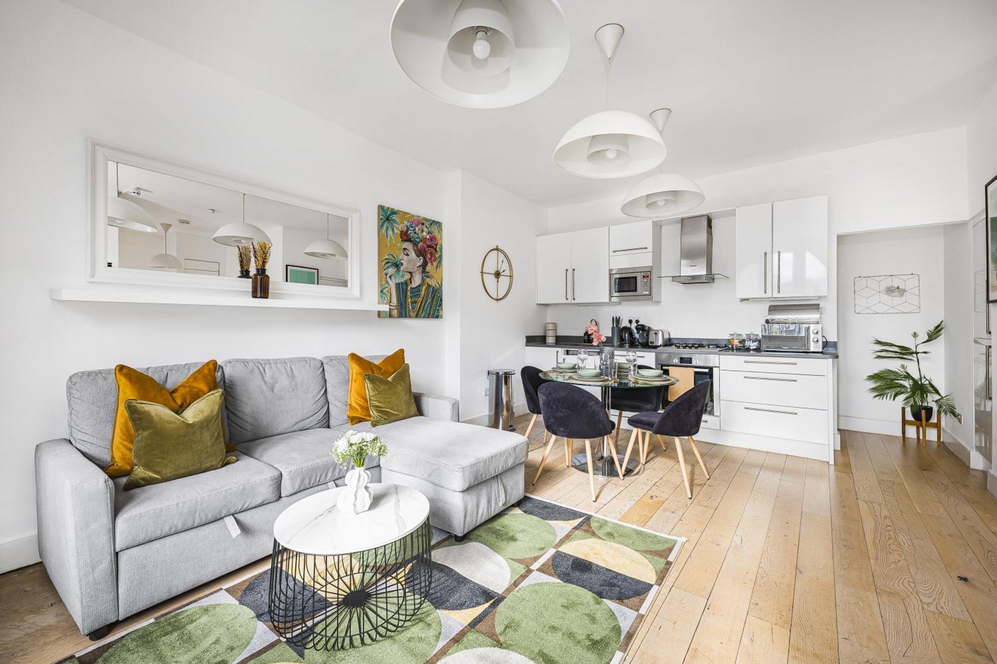 Great Eastern 2 By Artsy Apartamento